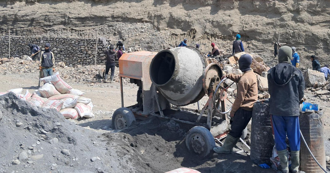 कोरलानाका जोड्ने कागबेनी-छुसाङ सडक स्तरोन्नति गरिँदै