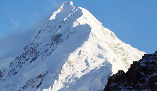 अन्नपूर्ण क्षेत्रका हिमालमा आरोहण,सगरमाथा क्षेत्रको बाटै खुलेन