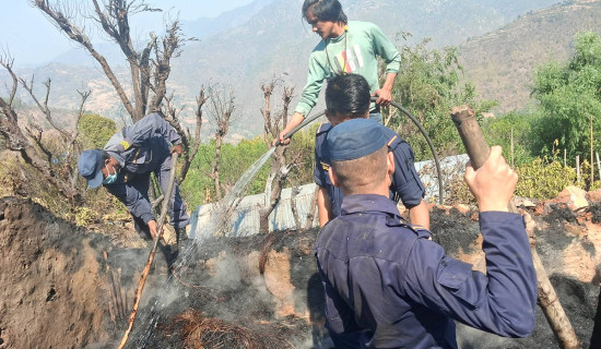सल्यानमा आगलागीबाट तीन घर र एक गोठ जलेर नष्ट
