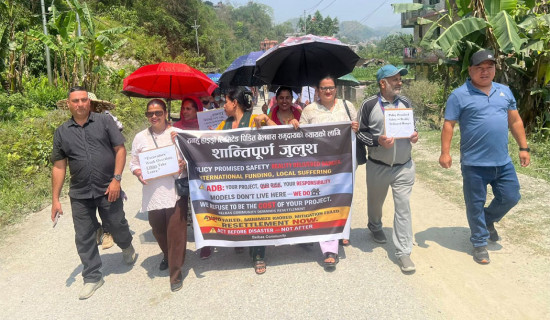 बेलवासका बासिन्दा आन्दोलित