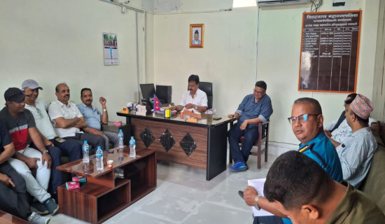 फुटपाथ व्यवस्थापनमा कडाइ