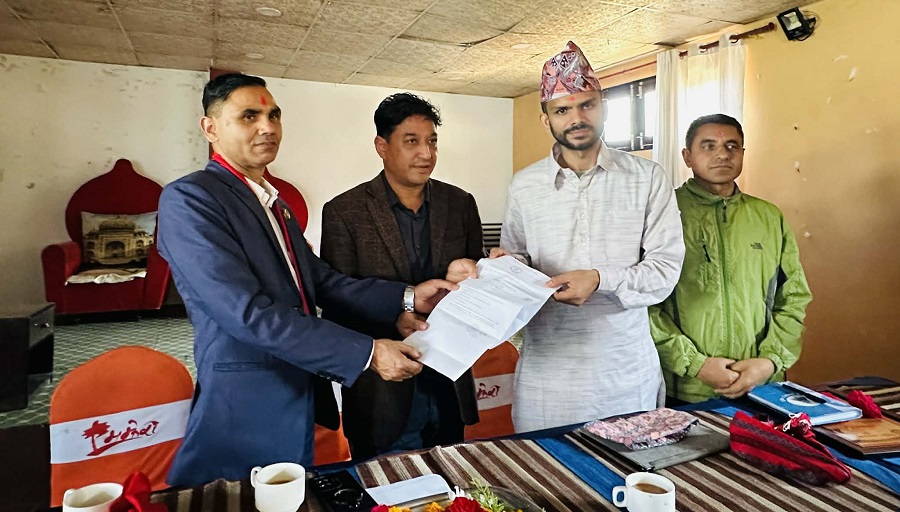 संघीय सांसदसँग निर्माण व्यवसायीका गुनासो