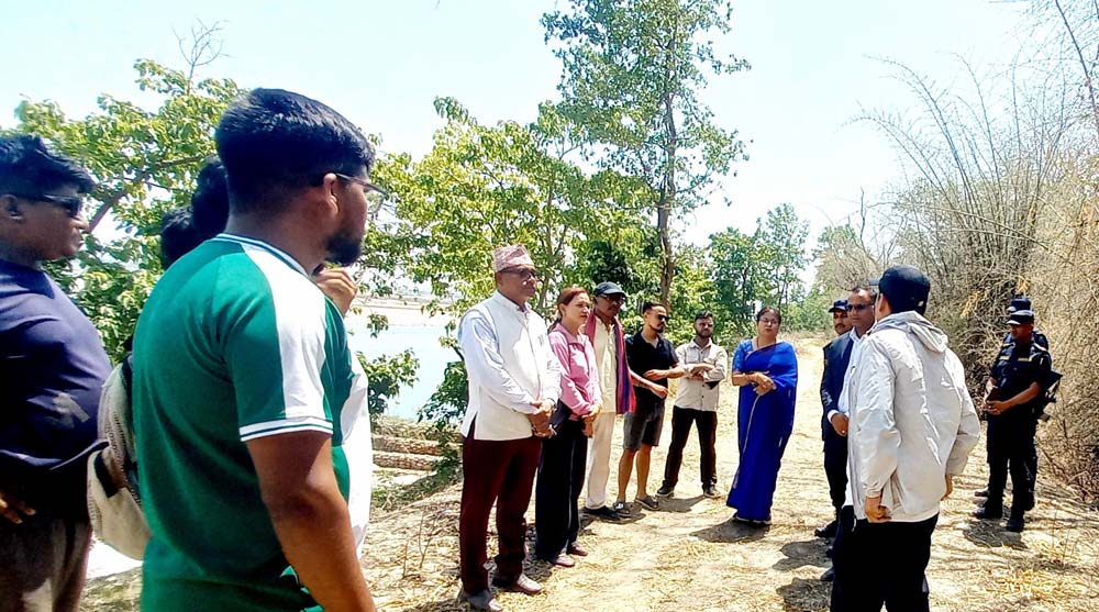 कर्णाली नदी कटानले बढायो चिन्ता