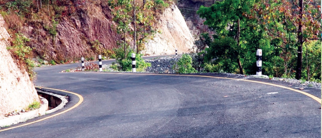 कालोपत्रे सडकले फेरियो स्थानीयको दैनिकी