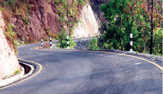 कालोपत्रे सडकले फेरियो स्थानीयको दैनिकी