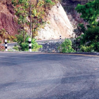 कालोपत्रे सडकले फेरियो स्थानीयको दैनिकी