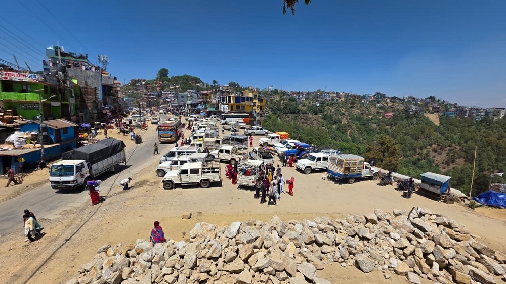 बजेट अभावमा डडेल्धुरा सदरमुकाम सडक अलपत्र