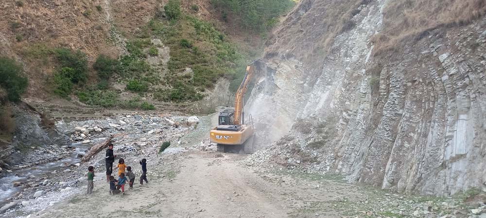 चीन जोड्ने सडक  : दस वर्षमा सत्र किलोमिटर मात्रै