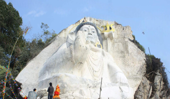 ओखलढुङ्गामा झाक्रीढुङ्गा कुँदेर ‘झाक्रेश्वर महादेव’ निर्माण