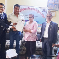 निर्वाचनसम्बन्धी प्रतिवेदन आयोगसमक्ष प्रस्तुत