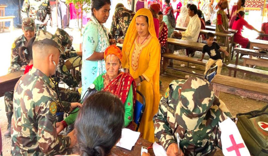 सेनाको निःशुल्क स्वास्थ्य शिविरमा एक हजार बढीले लिए विशेषज्ञ स्वास्थ्य सेवा