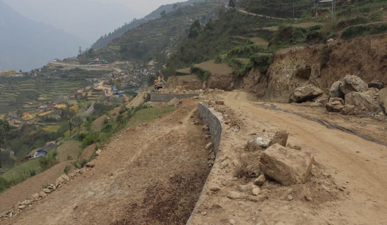 पेट्रोलियम पदार्थको मूल्यवृद्धिको प्रभाव दरवाङ–मुना–ढोरपाटन निर्माणमा