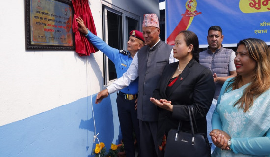 आइजिपी कार्कीद्वारा नयाँ बसपार्क ट्राफिक प्रहरी भवन उद्घाटन