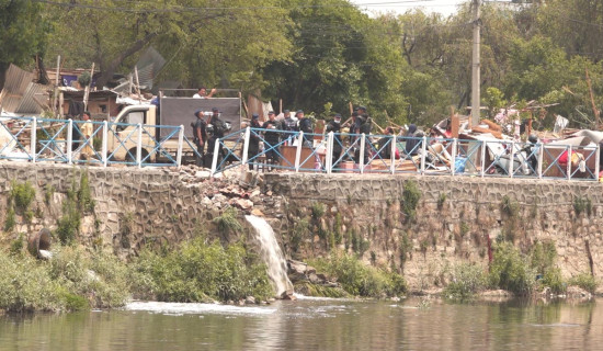 थापाथलीमा डोजर चलाउँदा खानेपानीको मुख्य पाइपमा क्षति