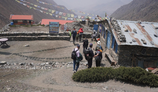 पर्यटकको पर्खाइमा थोरङ फेदी