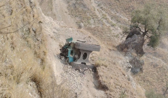 कर्णाली काेरिडोरमा एक्साभेटर दुर्घटना, एक जना बेपत्ता