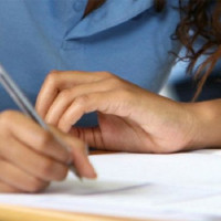 कृषकलाई हाते ट्याक्टर