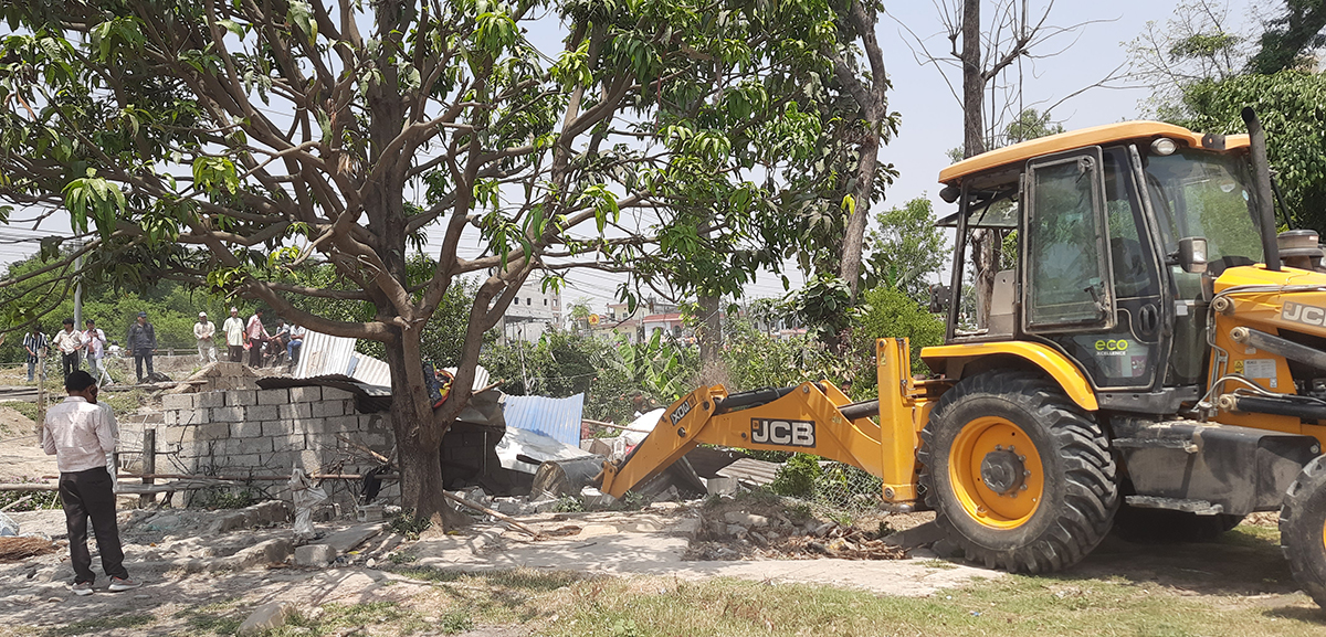 टीकापुरमा पनि अतिक्रमण हटाउन सुरु