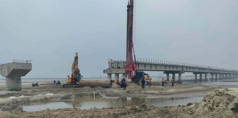 कमला नदीको अस्थायी बाँध भत्किँदा आवतजावत अवरुद्ध