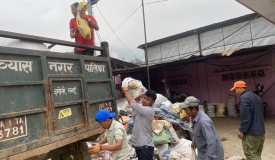 व्यास नगरपालिकामा फोहाेर सङ्कलनको काम ठप्प