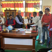 सङ्घ र प्रदेशका सांसदलाई साक्षी राखेर महासङ्घले बुझायो ज्ञापन पत्र