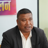 मतदाताको घरदैलोमा उम्मेदवार