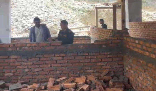 भत्काइयो प्रशासनिक भवनको वाल