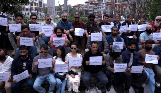 ‘लाली बजार’ को प्रदर्शन रोक्ने आदेशविरुद्ध चलचित्रकर्मी सडकमा