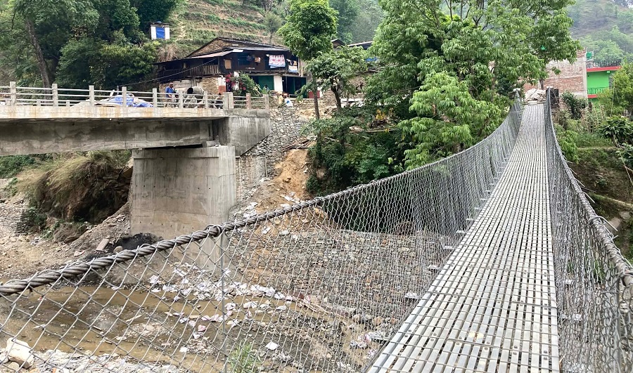 बागलुङमा झोलुङ्गे पुल संकटः सयभन्दा बढी पुल प्रयोगविहीन