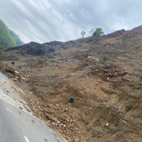 नाकाबन्दीले इरान थिचिँदै