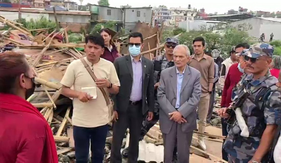 स्कुल बस दुर्घटना हुँदा १२ विद्यार्थी घाइते