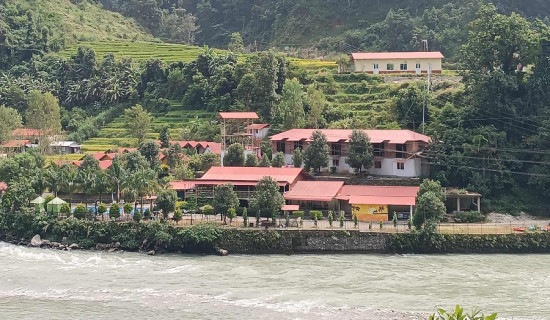 आन्तरिक र बाह्य पर्यटकले भरिभराउ सुकुटे