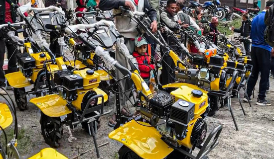 ढोरपाटनका किसानलाई अनुदानमा यान्त्रिक हलो
