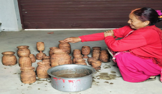 काठका सामग्रीप्रति आकर्षण बढेपछि तयार गर्ने जनशक्ति बढाइँदै