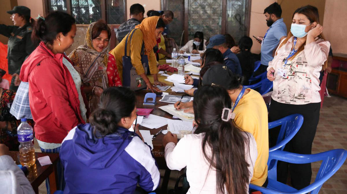बागमती किनारका विस्थापितलाई रंगशालामा स्वास्थ्य सेवा र मनोसामाजिक परामर्श