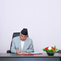 रास्वपाका वरिष्ठ नेता शाहद्वारा सहिदको सालिकमा माल्यापर्ण