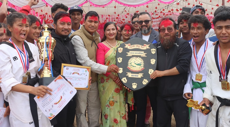 नगरस्तरीय रनिङ शिल्डको उपाधि शिवजनलाई