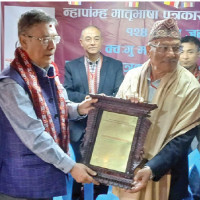 बेनी-जोमसोम सडकमा सवारी साधनको लामो लस्कर