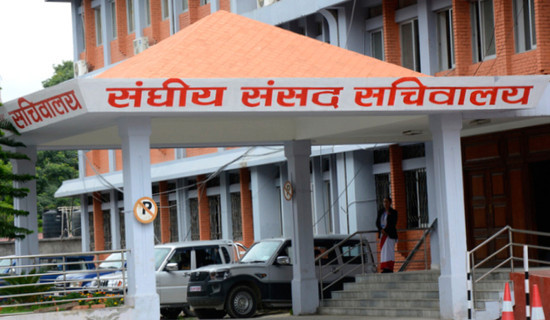 आगलागी पीडित उद्यमी लामिछानेलाई परदेशी युवाको पाँच लाख सहयोग