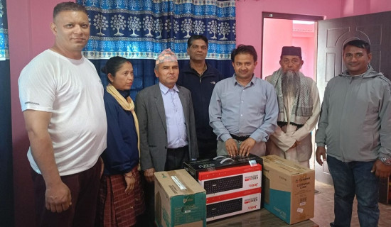 ध्रुव देउराली विद्यालयलाई कम्प्युटर सहयोग
