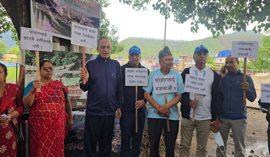ध्रुव देउराली विद्यालयलाई कम्प्युटर सहयोग