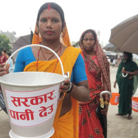 राजविराजमा सडक विस्तारका लागि अतिक्रमित संरचना हटाइँदै