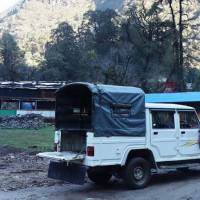 बेनी–दरबाङ सडकको ठाउँ–ठाउँमा पहिरो खस्दा यातायात अवरुद्ध