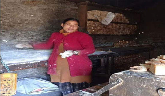 घट्ट गएकी महिला बाढीमा परेर बेपत्ता