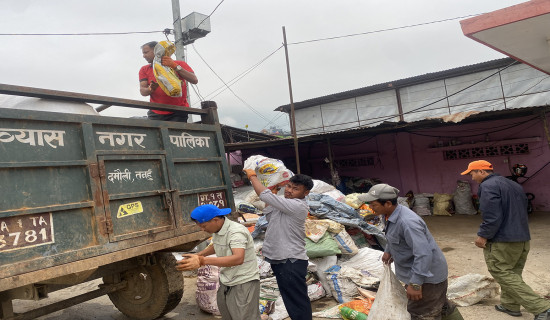 ११ दिनपछि व्यासमा फोहोर उठ्न थाल्यो
