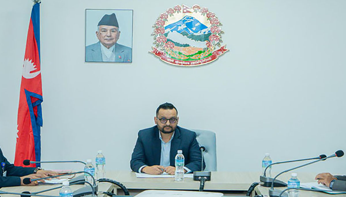 संविधान संशोधन कार्यदलद्वारा पूर्वमहान्यायाधिवक्तासँग छलफल