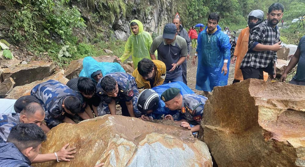 पृथ्वीराजमार्गको मुग्लिङ–आँबुखैरेनी सडक अबरुद्ध