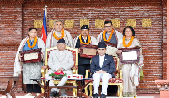 राष्ट्रपतिबाट पाँच पत्रकार सम्मानित