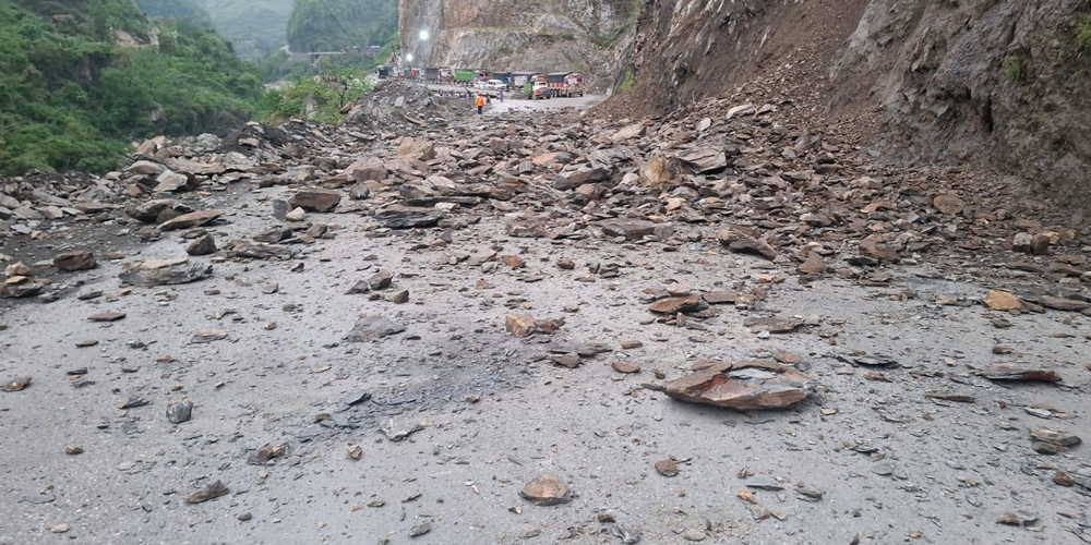 नारायणगढ -मुग्लिन सडक खुल्यो