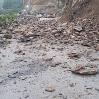 महिला समूहलाई बाजा प्रदान